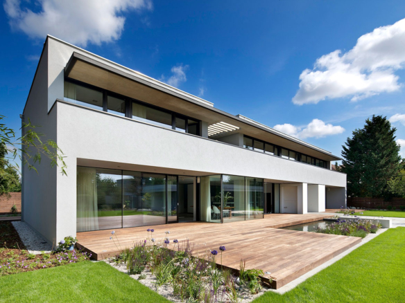 Stylish villa with city views